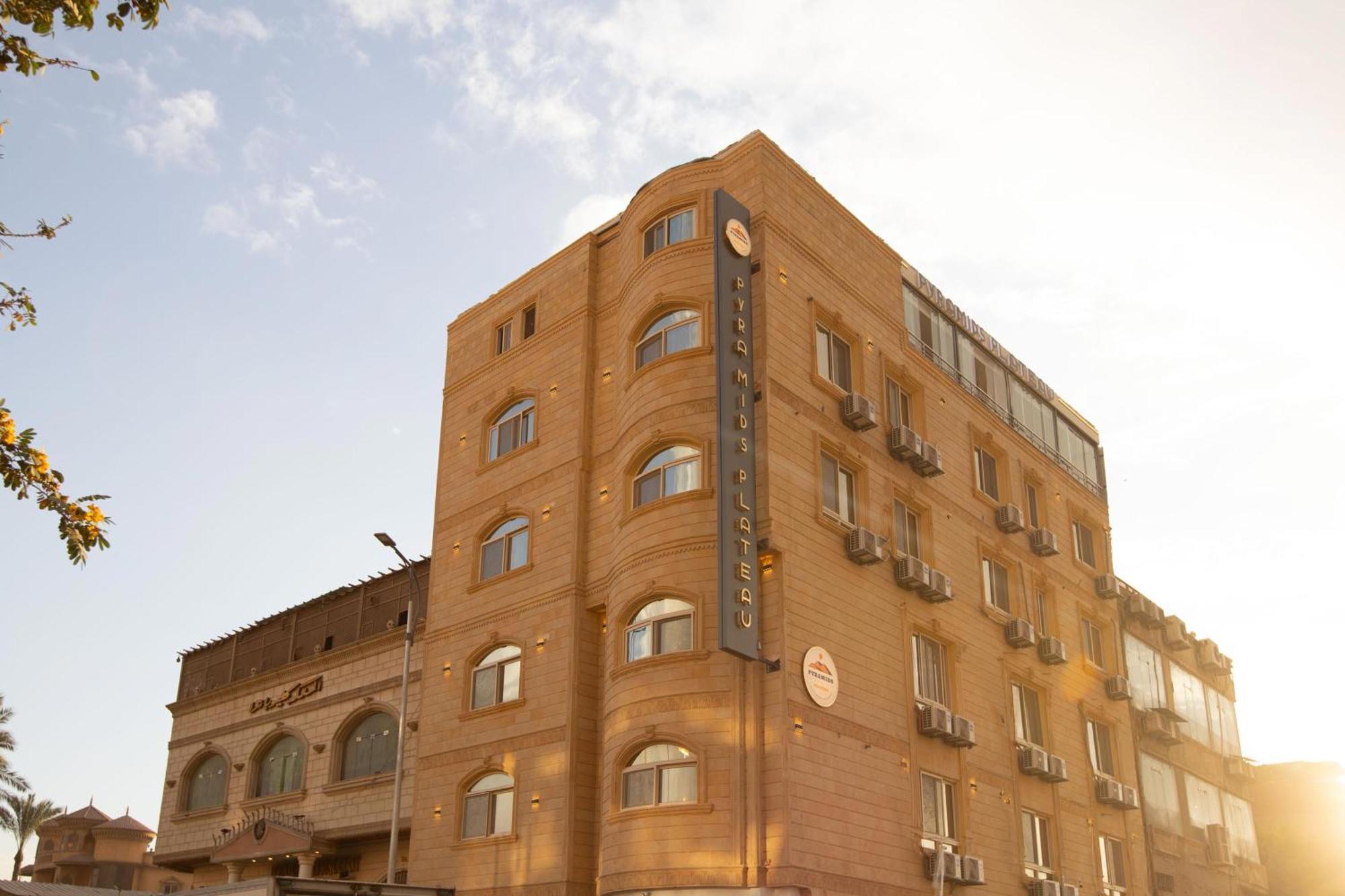 Pyramids Plateau Hotel Kafret el-Gabal Exterior foto